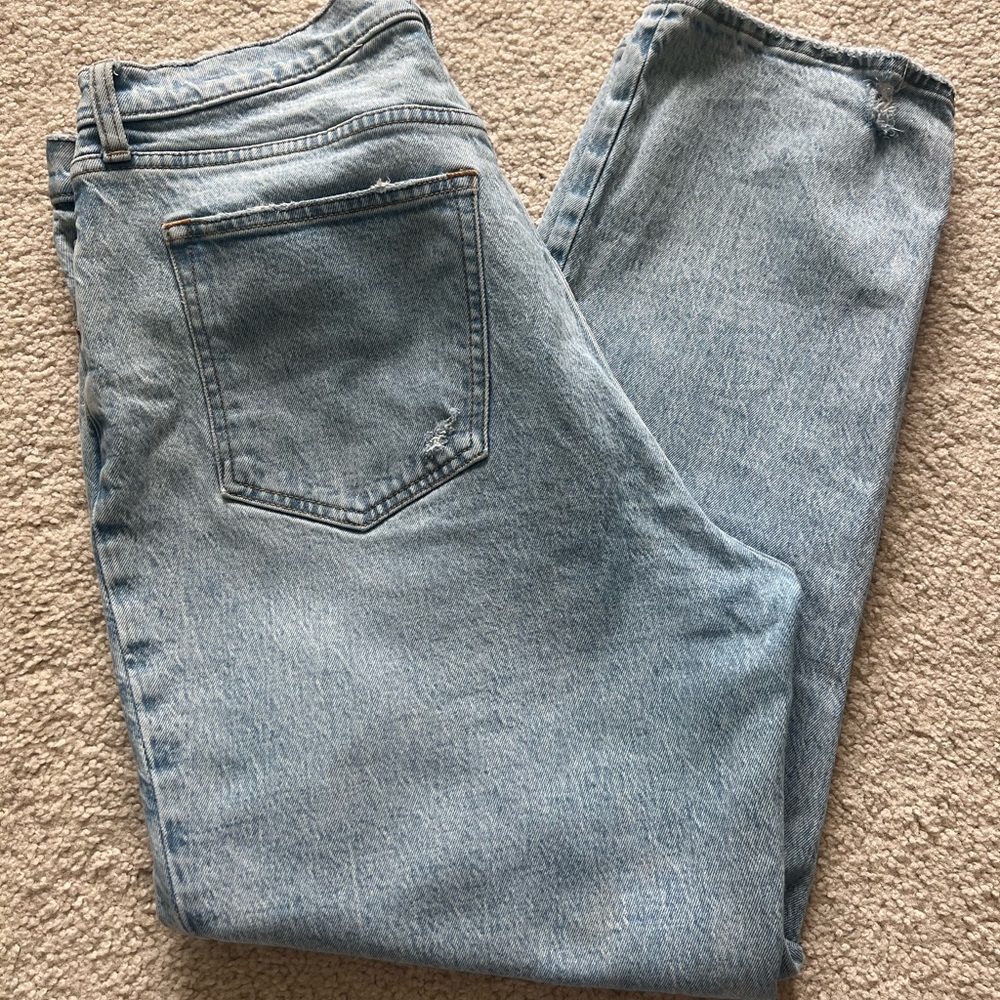 Abercrombie and Fitch Women’s light wash jeans size 33 short US Size 16